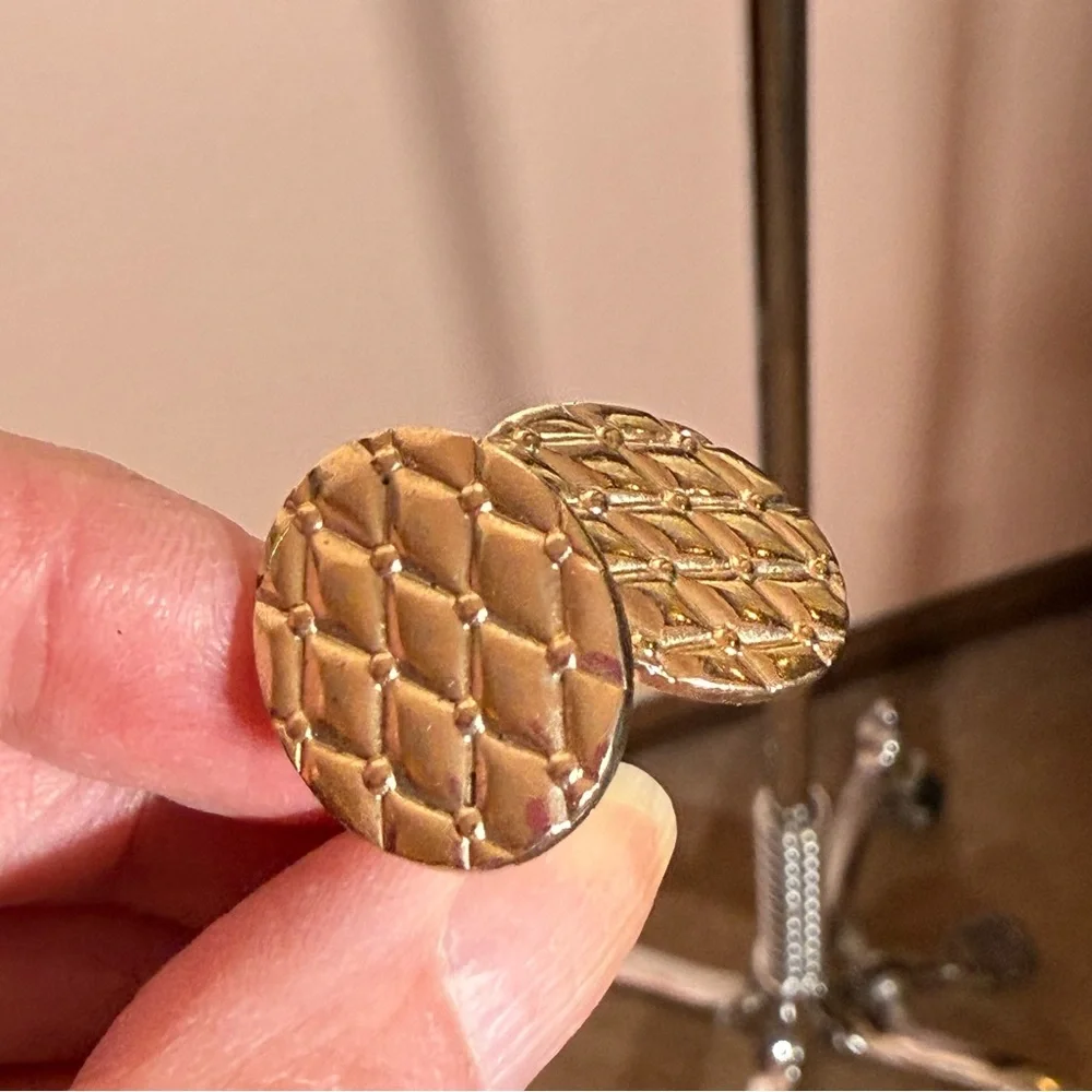 Vintage mid century modern Gold tone quilted slant shank oval cufflink